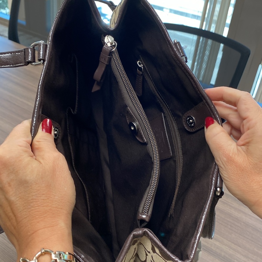 NWT Coach Signature Handbag! - Picture 4 of 10